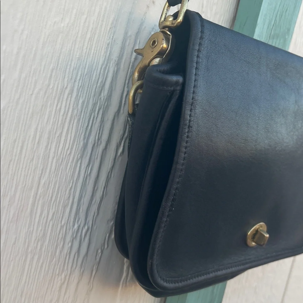 1997 Vintage Coach Black Leather Pocket Purse 9755